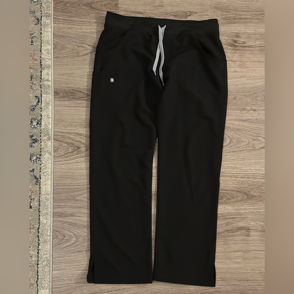 FIGS Kade Cargo Scrub Pants - Black